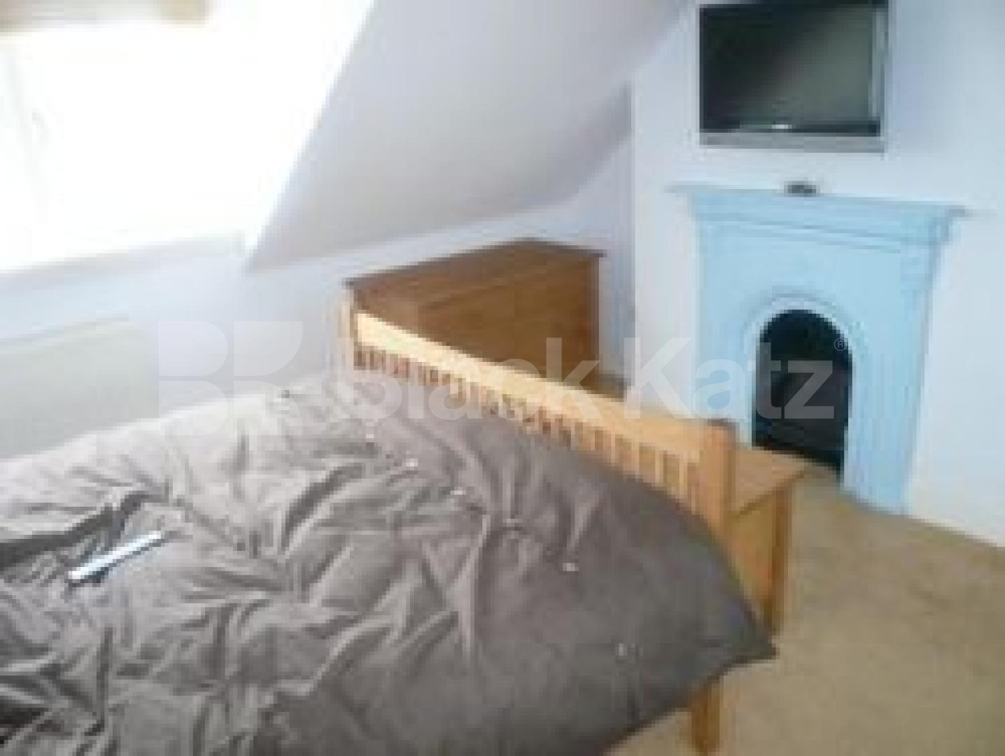 			Only 1 month's deposit instead of 6 weeks saving £575!, 2 Bedroom, 1 bath, 1 reception Flat			 Wolseley Road, CROUCH END N8